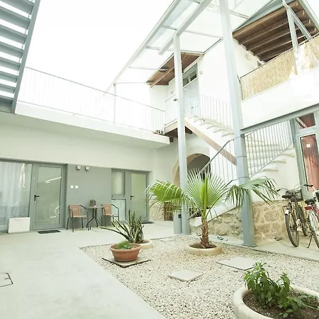 St. Lazaros Apartament *